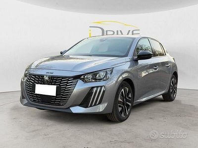 Usata Peugeot 208 Allure 101 CV (74 kW) 2024 Grigio Utilitaria