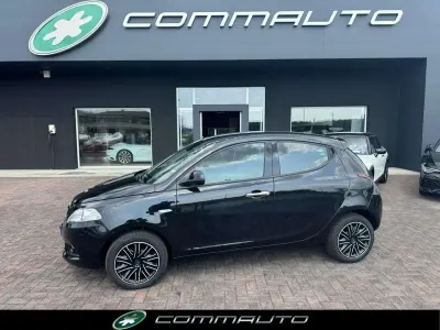 Usata Lancia Ypsilon Gold 69 CV (50 kW) 2024 Nero Utilitaria