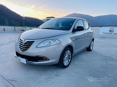 Usata Lancia Ypsilon Silver 69 CV (50 kW) 2014 Grigio Utilitaria