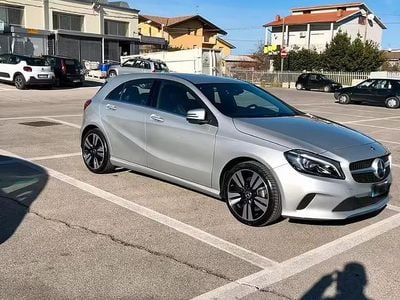 Usata Mercedes A180 109 CV (80 kW) 2017 Grigio Berlina