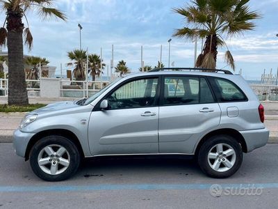 Usata Toyota RAV4 Sol 116 CV (85 kW) 2004 Grigio SUV