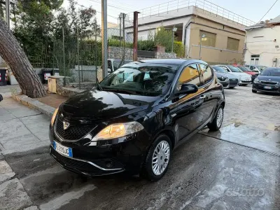 Usata Lancia Ypsilon Gold 95 CV (69 kW) 2017 Nero Utilitaria