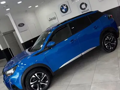 Usata Peugeot 2008 Allure 101 CV (74 kW) 2022 Bluazzurro SUV