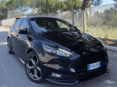 Begagnad Ford Focus ST 185 HK (136 kW) 2015 Svart Sedan