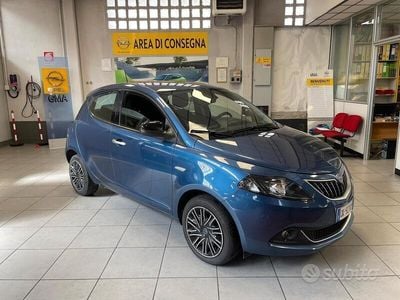 Usata Lancia Ypsilon Gold 69 CV (50 kW) 2022 Blu/azzurro Utilitaria