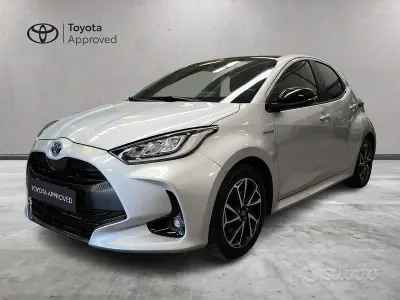 Usata Toyota Yaris Lounge 92 CV (67 kW) 2021 Grigio Utilitaria