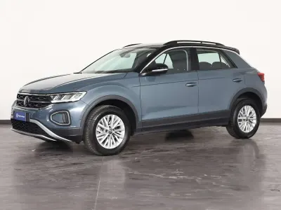 Usata VW T-Roc Life 150 CV (110 kW) 2024 Petroleum blue nero SUV