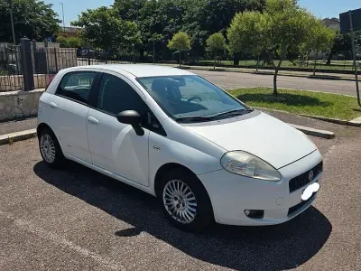 Usata Fiat Grande Punto 75 CV (55 kW) 2007 Bianco Utilitaria