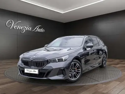 Usata BMW 530e M Sport 298 CV (219 kW) 2025 Grigio Station wagon