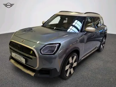 Nuova Mini Countryman Favoured 225 kW (306 CV) 2025 Verde SUV