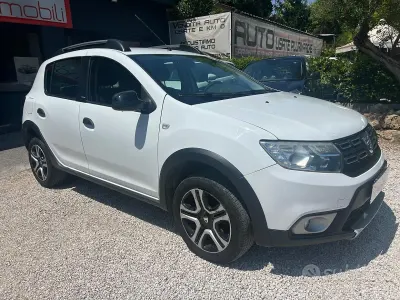 Usata Dacia Sandero Stepway 90 CV (66 kW) 2018 Metallizzato Berlina