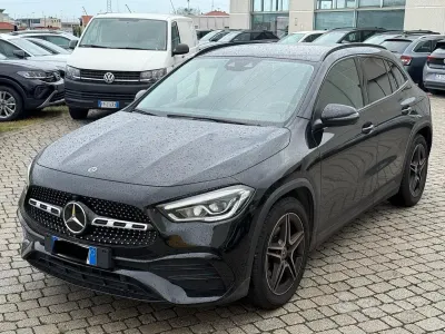 Usata Mercedes GLA200 150 CV (110 kW) 2022 Nero SUV
