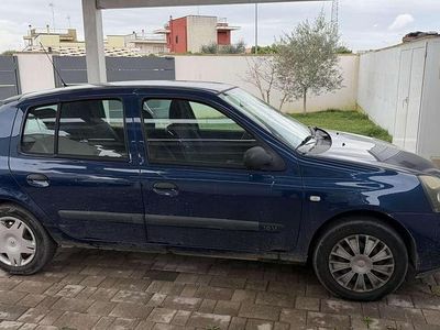 Usata Renault Clio II Expression 75 CV (55 kW) 2003 Blu Berlina