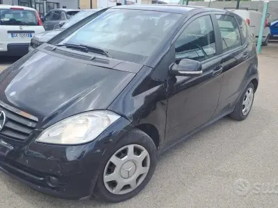 Usata Mercedes A180 109 CV (80 kW) 2010 Blu Berlina