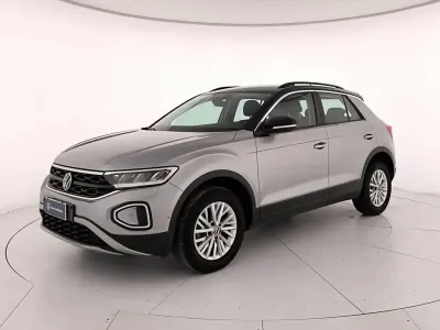 Usata VW T-Roc Life 116 CV (85 kW) 2025 Pyrit silver metallizzato nero SUV