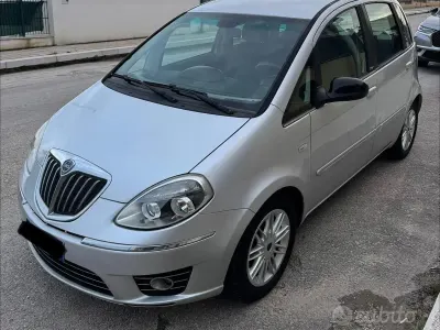 Usata Lancia Musa Gold 95 CV (69 kW) 2013 Grigio Monovolume