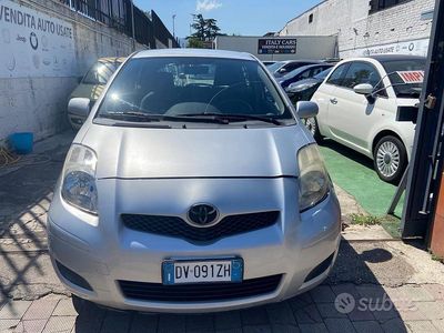 Usata Toyota Yaris Sol 100 CV (73 kW) 2009 Grigio Berlina