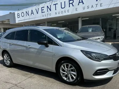 Usata Opel Astra Business Elegance 122 CV (89 kW) 2021 Argento Station wagon