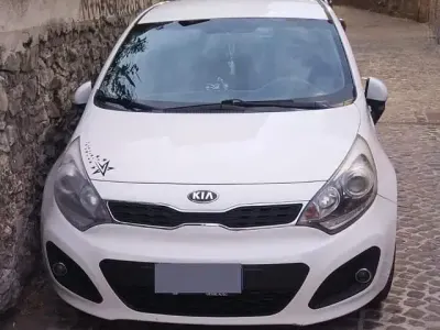 Usata Kia Rio Spirit 90 CV (66 kW) 2012 Bianco Berlina