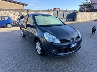 Brugt Renault Clio II LE 75 HK (55 kW) 2008 Grå Sedan