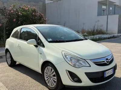 Usata Opel Corsa 85 CV (62 kW) 2011 Bianco Utilitaria