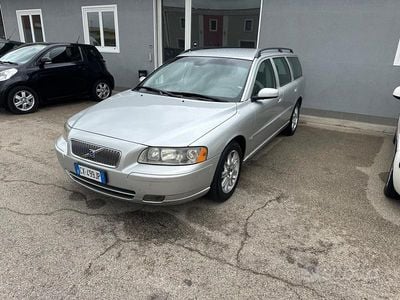 Usata Volvo V70 Momentum 163 CV (119 kW) 2005 Argento Station wagon