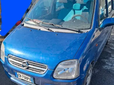 Usata Opel Agila 58 CV (42 kW) 2002 Bluazzurro Monovolume