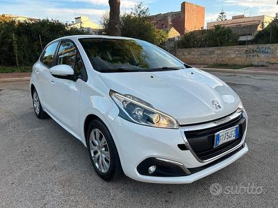 Usata Peugeot 208 Allure 100 CV (73 kW) 2017 Bianco Utilitaria