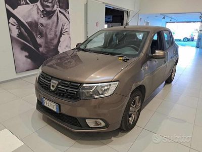 Usata Dacia Sandero Essentiel 75 CV (55 kW) 2019 Marrone Berlina