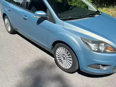 Usado Ford Focus 90 CV (66 kW) 2009 Azul Familiar