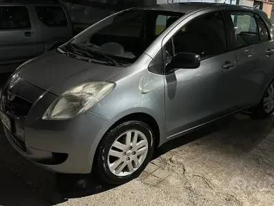 Usata Toyota Yaris 69 CV (50 kW) 2007 Grigio Utilitaria