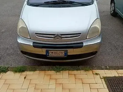 Usata Citroën Xsara Picasso 109 CV (80 kW) 2005 Grigio Monovolume