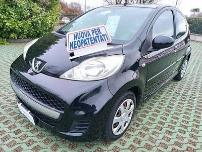 Usata Peugeot 107 Allure 68 CV (50 kW) 2011 Nero Utilitaria