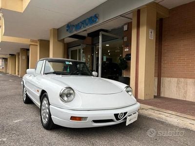 Usata Alfa Romeo Spider 122 CV (89 kW) 1992 Bianco Cabrio