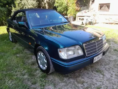 Usata Mercedes E200 136 CV (100 kW) 1994 Verde Cabrio