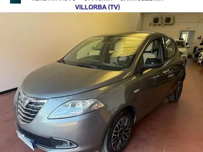 Usata Lancia Ypsilon Gold 69 CV (50 kW) 2015 Grigio Utilitaria