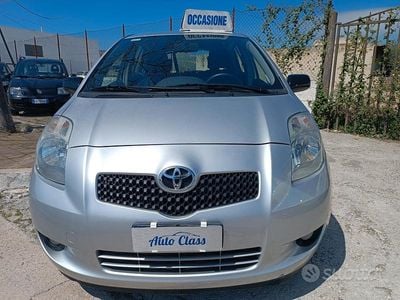 Usata Toyota Yaris Sol 90 CV (66 kW) 2007 Grigio Utilitaria