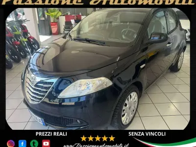 Usata Lancia Ypsilon Silver 69 CV (50 kW) 2012 Nero Utilitaria