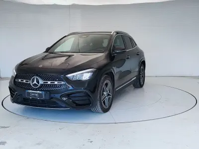 Usata Mercedes GLA200 AMG Line Premium 150 CV (110 kW) 2023 Vernice nero cosmo ; SUV
