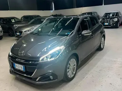 Usata Peugeot 208 Allure 82 CV (60 kW) 2018 Grigio Utilitaria