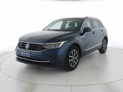 Usata VW Tiguan Life 150 CV (110 kW) 2021 Nightshade blue metallizzato SUV