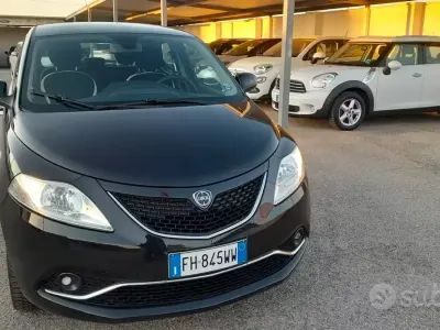 Usata Lancia Ypsilon 69 CV (50 kW) 2017 Nero Utilitaria