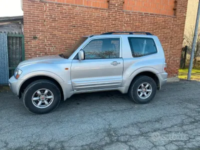 Usata Mitsubishi Pajero 160 CV (117 kW) 2001 Grigio SUV
