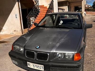 Usata BMW 318 116 CV (85 kW) 1994 Grigio Berlina