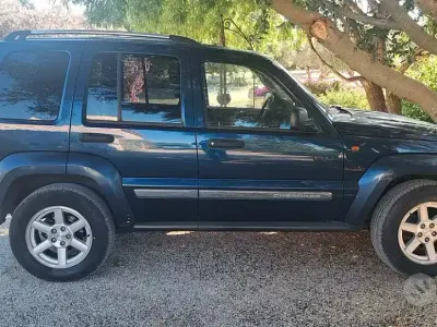 Usata Jeep Cherokee 163 CV (119 kW) 2005 Bluazzurro SUV