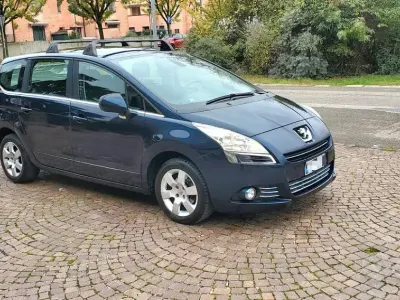 Usata Peugeot 5008 163 CV (119 kW) 2011 Blu Monovolume