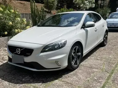 Usata Volvo V40 R-Design Kinetic 115 CV (84 kW) 2015 Bianco Berlina
