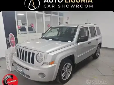 Usado Jeep Patriot Limited 140 CV (102 kW) 2008 Gris SUV