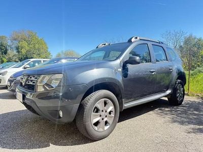 Usata Dacia Duster Lauréate 110 CV (80 kW) 2016 Grigio SUV