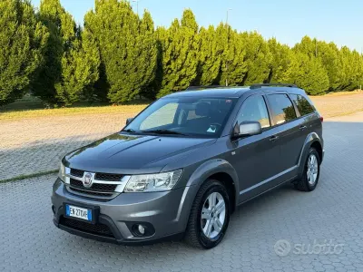 Usado Fiat Freemont Lounge 170 HP (125 kW) 2012 Cinzento SUV
